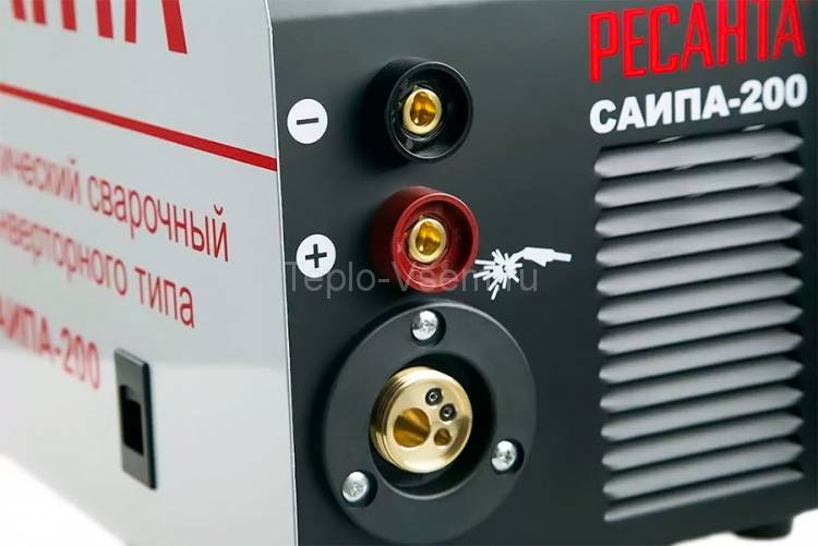 Полуавтоматический сварочный аппарат инверторного типа Ресанта САИПА-200 c функцией ММА 